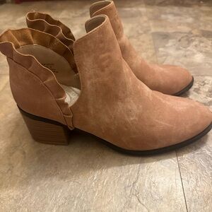 Women’s Salmon Pink/Tan Booties